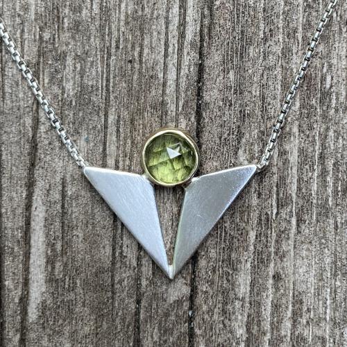 N-165 Arrowhead Design with faceted peridot by Kenneth Pillsworth